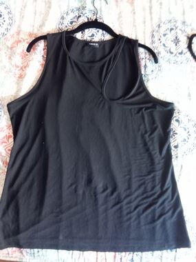torrid Black Sleeveless Crewneck Tank Top